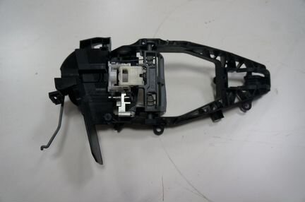 BMW G05 рамка ручки водительской двери с личинкой