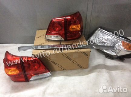 Задний правый фонарь Land Cruiser 200
