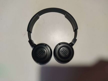 Беспроводные наушники JBL