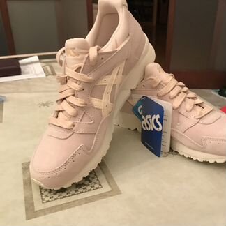 Кроссовки asics