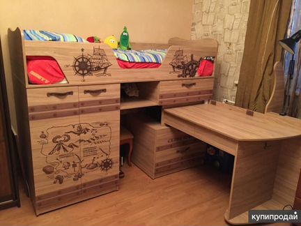 Детская Кровать с выдвижным столом сканд Корсар-1