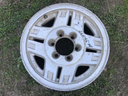 Тойота новый и бу диск 16 радиуса оригинал