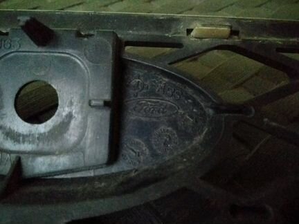 Оригинальная решетка радиатора Форд Фокус 1 рстайл