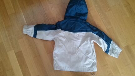 Ветровка с капюшоном