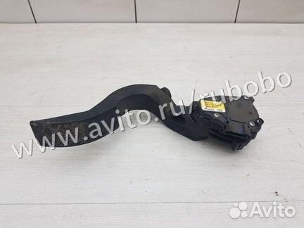 Педаль газа Audi A4 B7 BFB 2006