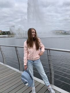 Легкая женская куртка calvin klein jeans