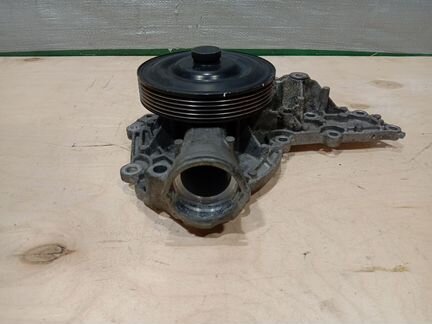Помпа водяной насос на Mercedes Benz M272 M273