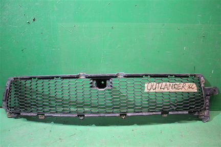 Решетка бампера передняя Mitsubishi Outlander XL 2