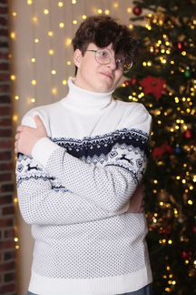 Свитер с оленями