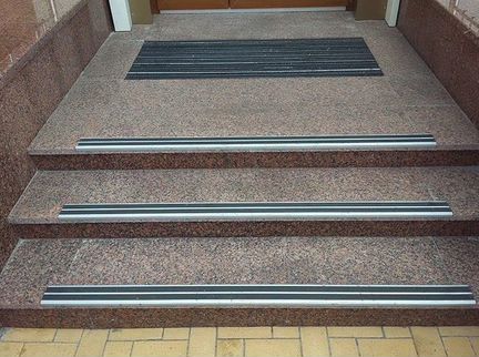 Противоскользящий профиль