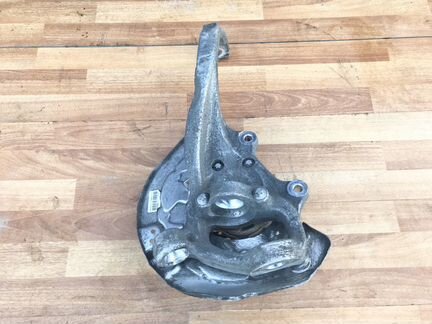 Поворотный кулак передний правый Mercedes W213