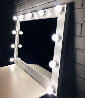 Настольное зеркало с лампочками 70 на 100 см белое