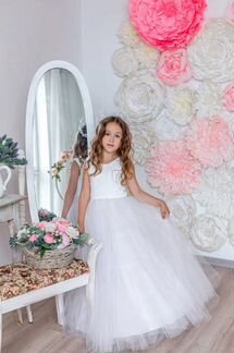 Пышное белое платье 134-140