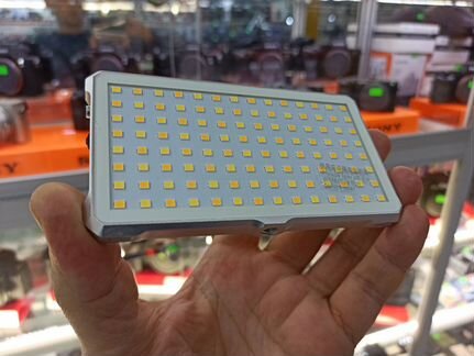 Накамерный свет LituFoto LED F12 3200K-5600K новый